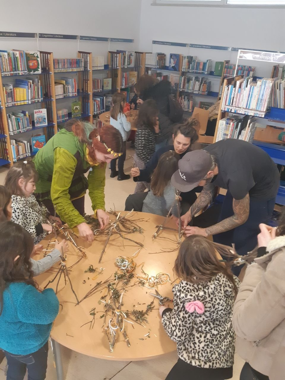 Oficina criativa numa biblioteca