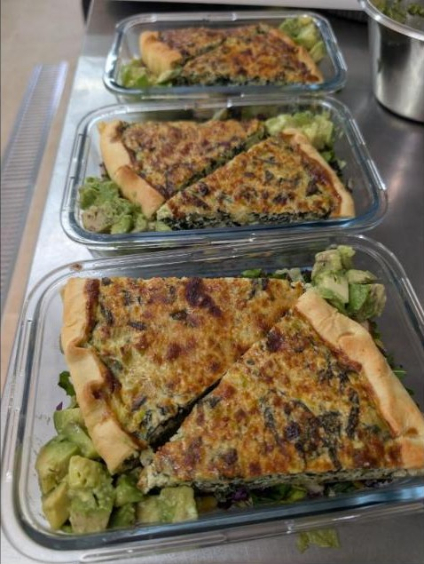 Tartes salgadas com salada